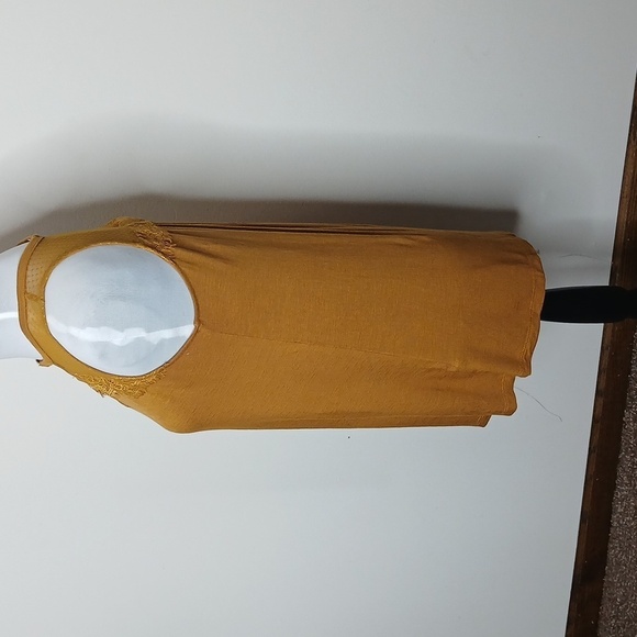 Maurices yellow key hole lace top tank top size small - Picture 4 of 13